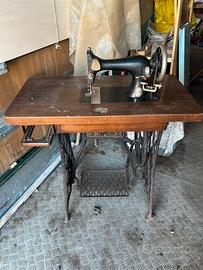 Macchina da cucire d’epoca