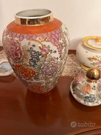 Vaso cinese con coperchio decirazione floreale