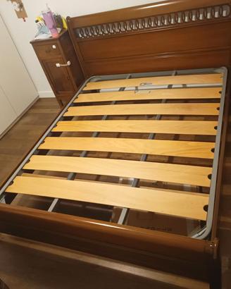 Letto matrimoniale di legno