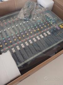 Mixer Soundcraft EFX 12 con effetti Lexicon