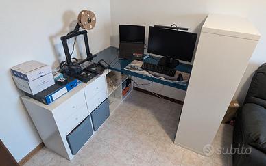 Scrivania con scaffali IKEA bianco/blu