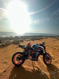 KTM Duke 890R