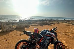 KTM Duke 890R