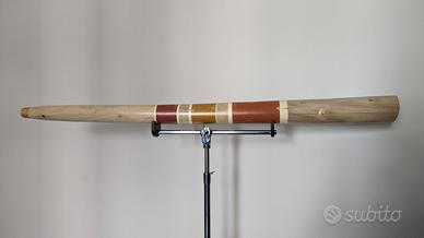 Didgeridoo in legno.  Spedizione su richiesta
