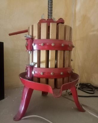 Torchio manuale in minuatura in legno
