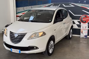 Lancia Ypsilon 0.9 TwinAir 85 CV 5 porte Metano