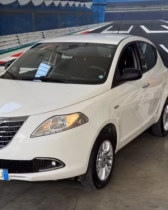 Lancia Ypsilon 0.9 TwinAir 85 CV 5 porte Metano