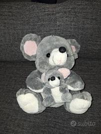 pupazzo peluche con cucciolo