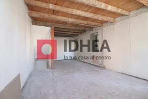 PORZIONE DA RISTRUTTURARE SU TRE LIVELLI NEL CENTR