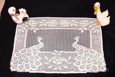 Centrino uncinetto filet realizzato a mano (NUOVO)