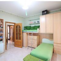 cameretta con tre lettini