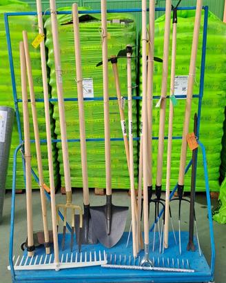 ATTREZZI VARI DA GIARDINO