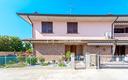 villa-a-schiera-di-ampie-metrature-su-tre-livelli