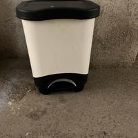 Pattumiera con pedale