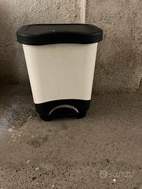 Pattumiera con pedale