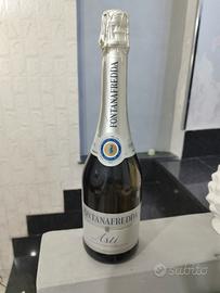 bottiglia spumante fontana fredda Asti