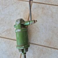 pompa manuale vintage per travaso