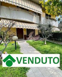 VILLA A SCHIERA CENTRALE A SAN GIOVANNI LUPATOTO