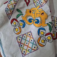 Tovaglia ricamata a mano 