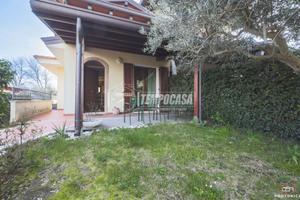 VILLETTA A SCHIERA DI TESTA A MISANO MONTE