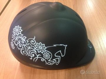 Casco equitazione caìovalliero mai usato nero