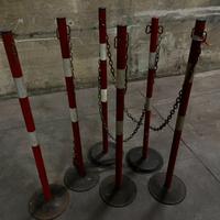 Paletti di delimitazione rosso bianchi