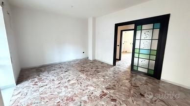 Quadri locale in via Ferrante D'Aragona, Pianura