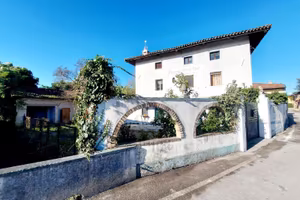 ACCOGLIENTE IMMOBILE COMPOSTO DA LOCANDA E ABIT...
