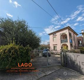 Casa indipendente di 200 m² con più di 5 locali e 