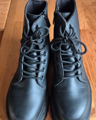Dr. Martens Vegan Jadon II Platform 