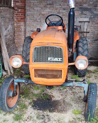 trattore fiat 215 