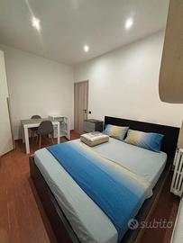 STANZA CON BAGNO E FRIGO PRIVATO