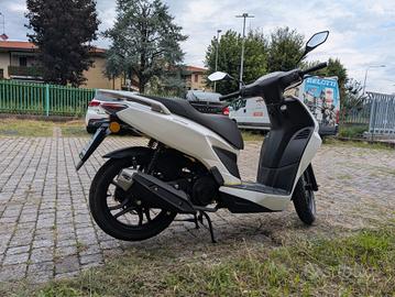 Scooter 125 a ruota alta usato