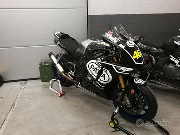 Yamaha R1 m 