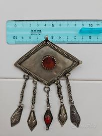 Ciondolo etnico con pietra Corniola