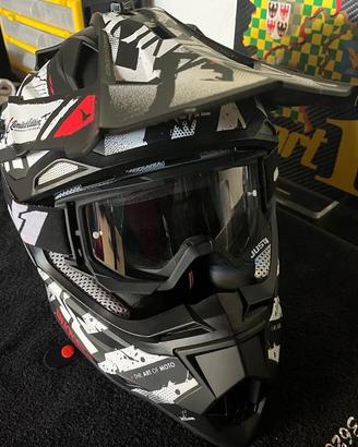 Casco oneal v23 usato 2 volte da mio figlio