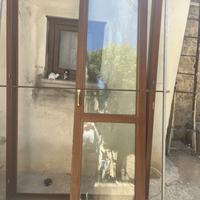 Porta a due ante in legno