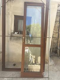 Porta a due ante in legno