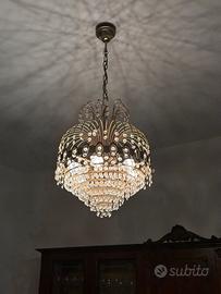 Grande lampadario in cristallo e ottone