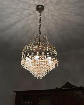Grande lampadario in cristallo e ottone
