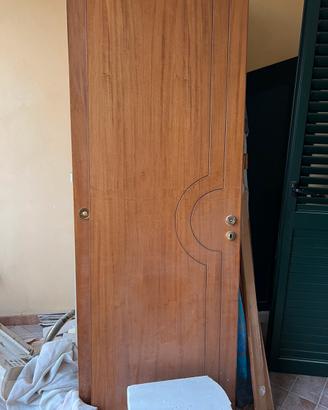 Porta in legno  tamburrata con cerniere a bilico