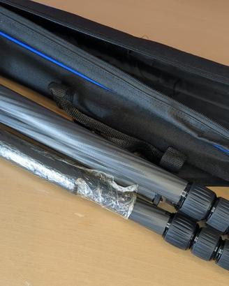 Treppiede in fibra di carbonio testa e borsa