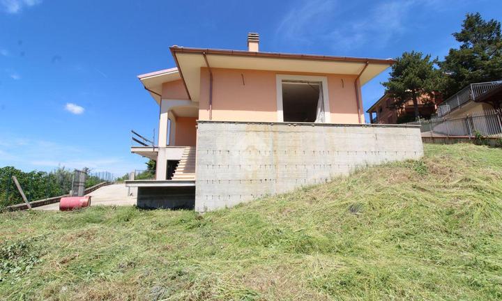 VILLA A SCHIERA A POGGIO MOIANO