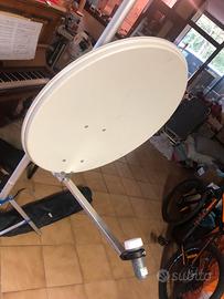 Kit antenna parabolica con supporto