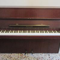 pianoforte a muro