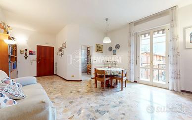 QUADRILOCALE LUMINOSO DI AMPIE METRATURE