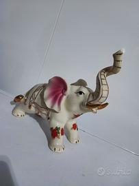 Statua elefante cinese antico in porcellana