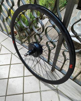 Ruota posteriore carbon con motore elettrico 250W