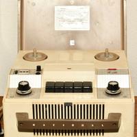 Registratore e giradischi molto datati