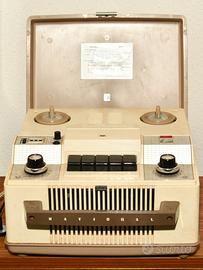 Registratore e giradischi molto datati